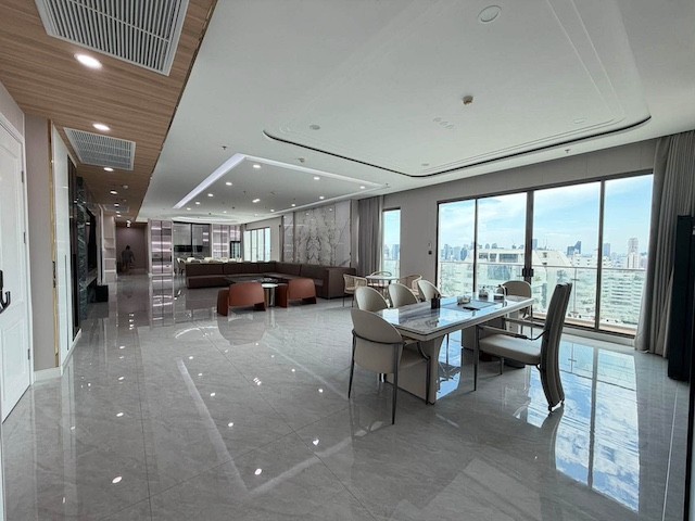 BS1078 ขายคอนโดหรู Supalai Oriental Sukhumvit 39 สุขุมวิท 39 ห้องใหญ่ 365 ตร.ม. Foreign Quotaติดต่อ Agent คุณบัว Buaโทร 093 646 4597LINE ID Bua093ราคาขาย 70,000,000 บาทขายคอนโดหรูขนาดใหญ่ในทำเลสุขุมวิท 39 โครงการ Supalai Oriental Sukhumvit 39 ห้องกว้างถึง 365 ตารางเมตร เหมาะสำหรับครอบครัวขนาดใหญ่ ผู้ที่ต้องการพื้นที่ใช้สอยมากเป็นพิเศษ และผู้ซื้อชาวต่างชาติที่ต้องการถือครองคอนโดใน Foreign Quotaราคาขาย 70,000,000 บาทเจ้าของออกค่าโอนกรรมสิทธิ์ให้ทั้งหมด�