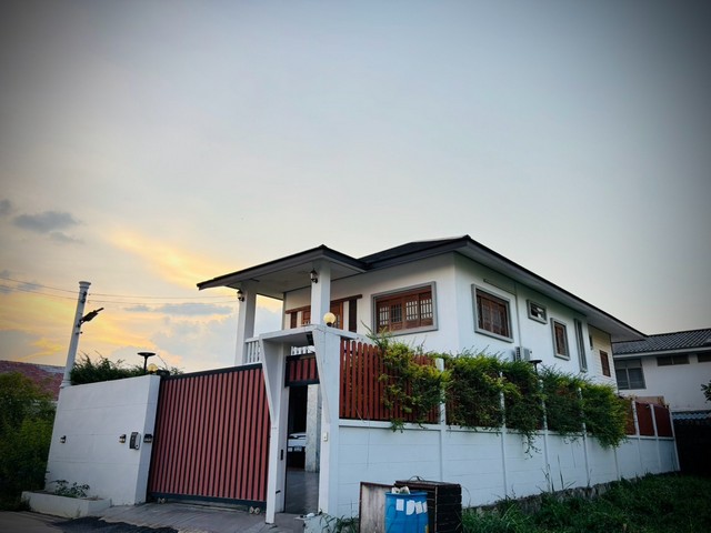 ขายบ้านเดี่ยว 2 ชั้น 62 ตรว. ซอยร่วมสุข 4 ถนนไสวประชาราษฎร์ ลำลูกกา คลอง 4 ใกล้ตลาด AC ลำลูกกา *** ราคาขาย 4.5 ล้านบาท ติดต่อ:: ชยา โทร/ID Line:: 0942823961   Link Line:: https://line.me/ti/p/3xFA1An8Kcรหัส# T26-1316บ้านเดี่ยว 2 ชั้น ซอยร่วมสุข 4 ถนนไสวประชาราษฎร์ ลำลูกกา คลอง 4 ใกล้ตลาด AC ลำลูกกา ๐ เนื้อที่ 62 ตารางวา๐ 3 ห้องนอน 3 ห้องน้ำ  ๐ 2 ที่จอดรถ ๐ ทำเลดี การเดินทางสะดวก   สถานที่ใกล้เคียง :๐ ซอยร่วมสุข 4 (ไสวประชาราษฏ์ 25) ย่านลำ�