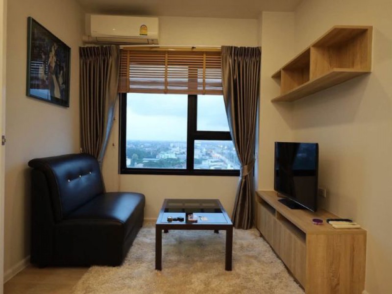 ให้เช่า 14,000/เดือน* Escent Condo By CPN (ตึกสูง)ห้องวิวภูเขา ตกแต่งครบ พร้อมเฟอร์นิเจอร์ติด Central Festival Chiang Mai.รายละเอียดห้อง• 1 ห้องนอน | 1 ห้องน้ำ• ขนาด 33 ตร.ม.• ชั้น 12A• วิวดอย• เฟอร์นิเจอร์ครบ• TV• ตู้เย็น• แอร์ 2 เครื่อง• เครื่องทำน้ำอุ่น• ที่จอดรถในร่ม.ค่าเช่า• สัญญา 6 เดือน — 14,500 บาท/เดือน• สัญญา 12 เดือน — 14,000 บาท/เดือนประกัน 2 เดือน + ล่วงหน้า 1 เดือน.สิ่งอำนวยความสะดวก• สระว่ายน้ำ วิวดอยสุเทพ�