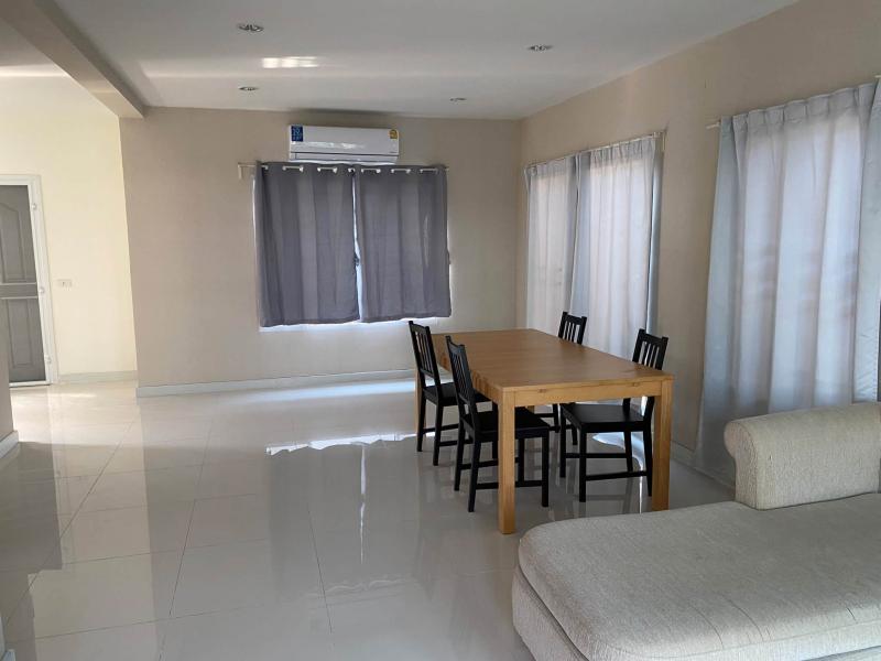 RHT2772ให้เช่าบ้านเดี่ยว  หมู่บ้านภัสสรเพรสทีจลักซ์ พัฒนาการ 44 ใกล้โรงเรียนนานาชาติคริสเตียนกรุงเทพ และ Big C อ่อนนุช เนื้อที่ 38 ตารางวา  3 ห้องนอน  2 ห้องน้ำ  ที่จอดรถ 2 คันสนใจติดต่อAgent : คุณเจี๊ยบ 092-851-6969ID Line :keti2522ราคาเช่า  45,000 บาท/เดือน ที่ตั้งซอยพัฒนาการ 38 ถนนพัฒนาการ แขวงสวนหลวง เขตสวนหลวง กทม.พร้อมอยู่ พ.ย. นี้• เฟอร์นิเจอร์ครบ: ทีวี ตู้เย็น เครื่องซักผ้า แอร์ทุกห้อง โต๊ะ เก้า