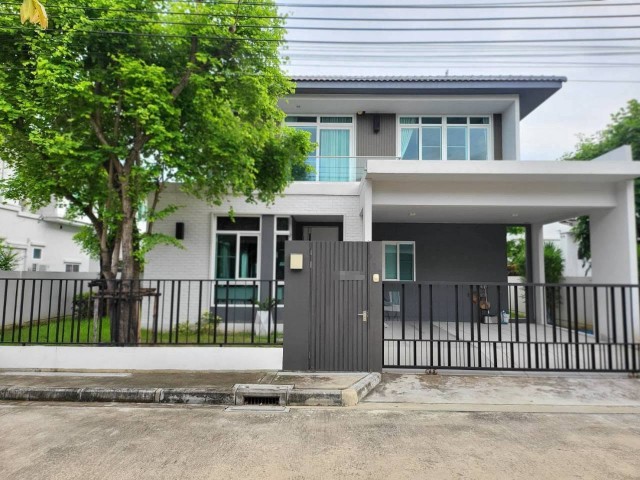 svs376 ให้เช่า บ้านเดี่ยว มัณฑนา 2 บางนา กม.7 Mantana 2 Bangna Km.7 หลังเมกะบางนาที่ตั้ง ทางคู่ขนาน ถนนบางนา-ตราด ตำบล บางแก้ว บางพลี สมุทรปราการ 10540รายละเอียดบ้านที่ดิน 65 ตรว. พื้นที่ใช้สอย 190 ตรม.จำนวน4 ห้องนอน 4 ห้องน้ำบิวท์อินทั้งหลัง  หญ้าเทียมใหม่หมดเครื่องใช้ไฟฟ้าครบ เฟอร์ครบ สัญญาขั้นต่ำ 1 ปี* เพื่อเป็นการรวดเร็วในการตรวจสอบ รบกวนคุณลูกค้า copy linkประกาศหรือขอรหัสประกาศส่งมาด้