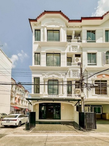 ขายทาวน์โฮมออฟฟิศ 3 ชั้นหลังมุม รีโนเวทใหม่ บ้านกลางเมืองพระรามเก้า-ลาดพร้าว ติดถนนเลียบทางด่วน ใกล้ทาวน์อินทาวน์ สนใจติดต่อ คุณเม 084-5928945 คุณก้อง 095-478-7456 Line id : kong.plขาย 7,490,000 บาทขายทาวน์โฮมออฟฟิศ 3 ชั้นหลังมุม เนื้อที่ 24 ตารางวา  4 ห้องนอน 7 ห้องน้ำ 1ห้องรับแขก 1 ห้องประชุม 1ห้องทำงาน 1ห้องเก็บสินค้าพร้อมประตูขนส่งหลังบ้าน- กู้สินเชื่อธนาคาร ผ่อนเริ่มต้น เพียง 30,000 บาทต่อเดื�