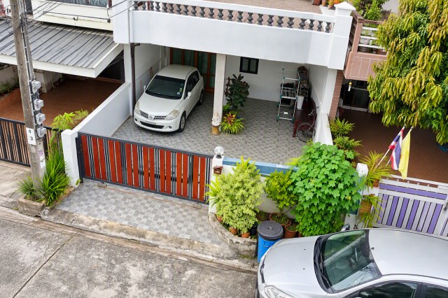 ตรงข้าม รพ.รามคำแหง2 500 ม. 30 ตร.ว.  แยกมิสทิน 400 ม. ทาวน์เฮ้าส์ 3 นอน 3 น้ำ ติดถนนใหญ่ 120 ตร.ม.พร้อมเฟอร์ฯและเครื่องใช้ไฟฟ้า ทำเลรามคำแหง 175-191  เดินทางสะสะดวก  ใกล้รร.นานาชาติ  ห้างสรรพสินค้า ตลาด ทางด่วน และเชื่อมต่อรถไฟฟ้าMRT มีนพัฒนา-ราษฎร์พัฒนา เข้า-ออกเมืองได้สะดวก 14,999 บาทต่อเดือนOpposite Ramkhamhaeng 2 Hospital 500m away 30sq.wah. Townhouse 400m. from Mistine Intersection on the main road featuring 3 bed 3 bath 30 sq.wa. land and 120 sq.m. usable area. Fully furnished with appliances in the Ramkhamhaeng 175–191 area. Convenientl