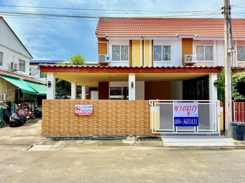 หมู่บ้านพฤกษา 72 (พยอม) หลังริม 26 ตร.ว. ( รีโนเวทใหม่ทั้งหลัง ) ราคา  2.35  ล้าน#รายละเอียดเพิ่มเติม- เป็นทาวน์เฮาส์ 2 ชั้น  หลังริม ถนนเมน   - พื้นที่ 26 ตร.ว. - ขนาด 3 ห้องนอน 2 ห้องน้ำ 1 ห้องครัว 1 จอดรถ มีแอร์ 1 เครื่อง ,ปั๊มน้ำ-แท้งน้ำ, มุ้งลวด,เหล็กดัด   รีโนเวทต่อเติมไว้สวยมาก พร้อมเข้าอยู่ได้เลย    หน้าบ้านหันทางทิศตะวันออก - บ้านเลขที่ 243/376  ( เครดิตดี มีเงินเหลือ  5แสน up)   #พิกัดตำแหน่�
