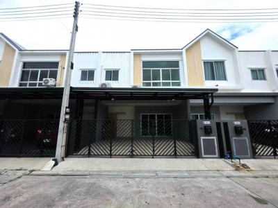 #ให้เช่าบ้านบ้านบึงชลบุรี????บ้านให้เช่า หมู่บ้าน The Gable บ้านบึง???? ทำเลดี โซนบ้านบึง ใกล้แยก M16บ้านสวย ตกแต่งครบ พร้อมเข้าอยู่ เหมาะสำหรับ ครอบครัว / พนักงานบริษัท / เช่าในนามบริษัท???? รายละเอียดบ้าน• 3 ห้องนอน• 3 ห้องน้ำ• เฟอร์นิเจอร์ครบ• เตียง + ที่นอน + ตู้เสื้อผ้า ครบทุกห้อง• เครื่องปรับอากาศครบ• ทีวี• ตู้เย็น• เครื่องซักผ้า• ไมโครเวฟ???? ต่อเติมครัวหลังบ้านเรียบร้�