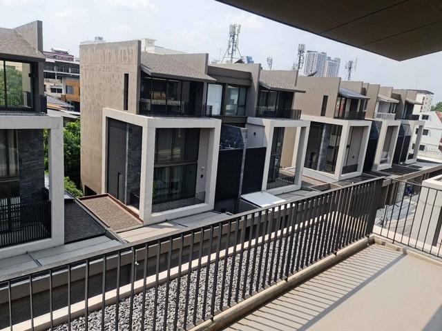 ให้เช่าบ้านเดี่ยว 4 ชั้น โครงการ เอเทรีย อารีย์-อินทามระ ATRIA Aree-Inthamara ถนนสุทธิสารวินิจฉัย ใกล้ BTS สะพานควาย*** ราคาเช่า 99,000 บาท/เดือนติดต่อ:: คุณชยา โทร/ID Line:: 0942823961   Link Line:: https://line.me/ti/p/3xFA1An8Kcรหัส# PR454  บ้านเดี่ยว 4 ชั้น โครงการ เอเทรีย อารีย์-อินทามระ ATRIA Aree-Inthamara ถนนสุทธิสารวินิจฉัย ทำเลศักยภาพใจกลางเมือง เพียง 700 เมตร จาก BTS สะพานควาย๐ ที่ดินขนาด 50 ตารางวา๐ พื้นที่ใช้สอย 390 ตารางเมตร๐ 3 ห้องนอน 4 ห้