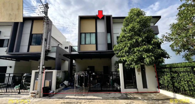 ขายบ้านเดี่ยวปทุมธานี โครงการ เดอะ ไพร์ด รังสิต-คลอง 3     ซอย รังสิต-นครนายก 68 ถนน รังสิต-นครนายก ตำบล บึงยี่โถ อำเภอ ธัญบุรี จังหวัด ปทุมธานี  ราคา  4,650,000  บาท  ( ราคาต่อรองได้ )  รายละเอียดทรัพย์ -  เนื้อที่ 45.20 ตร.ว.   พื้นที่ใช้สอย 145.34 ตร.ม. -  บ้านหันไปทางทิศ  ใต้  พิกัดทรัพย์ :  https://maps.app.goo.gl/RF4fJFkTpbZPRcrDA  สถานที่ใกล้เคียง   - ตลาด ดีดี มาร์เช่ - มาร์เก็ตวิลเลจ รังสิต - โลตัส รังสิตนครนายก - วัดเข