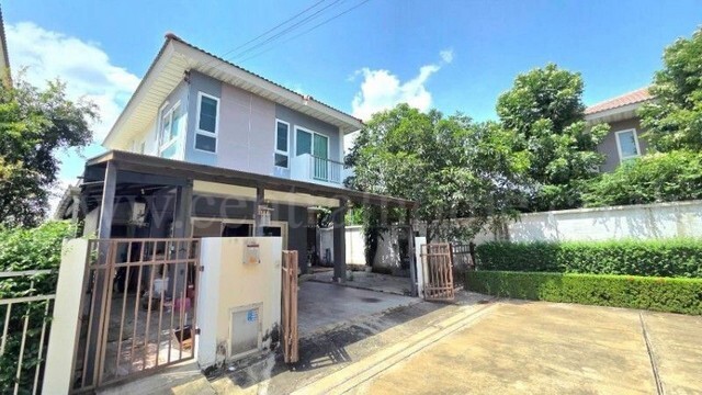 รหัสทรัพย์ : N1442บ้านเดี่ยว ศุภาลัย วิลล์ หลังริม รังสิต ฟิวเจอร์ที่ตั้ง:&nbsp;ถนนรังสิต-นครนายก ตำบลประชาธิปัตย์ อำเภอธัญบุรี จังหวัดปทุมธานี 12120รายละเอียดทรัพย์&nbsp;- บ้านเดี่ยว 2 ชั้น เนื้อที่ 42.9 ตารางวา พื้นที่ใช้สอย 150 ตารางเมตร ประเภทบ้านแฝด คานล่าง- 3-4 ห้องนอน, 2 ห้องน้ำ, 1 ห้องครัวไทย, 1 ห้องครัวฝรั่ง, 1 ห้องรับแขก, 2 ที่จอดรถ- เครื่องปรับอากาศ 3 เครื่อง, ผ้าม่านทั้งหลัง, ปั๊