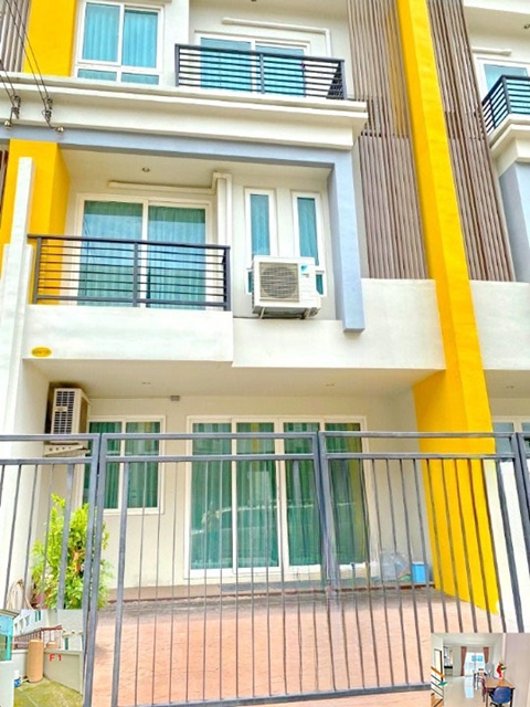 สุวรรณภูมิ ตลาดหัวตะเข้ ให้เช่าโฮมออฟฟิศ 3 ชั้น 22ตรว. 190ตรม. 24,999B-M เฟอร์ครบพร้อมอยู่ 3นอน 4น้ำ 2จอดรถ 4แอร์ APL ลาดกระบัง เดินทางสะดวก Suvarnabhumi HuaTakhe Market home office for rent 3floors 22sq.wa. 190sq.m. 24,999B-M fully furnished ready to move in 3bed 4bat 2parking 4A/C APL Lat Krabang, convenient travel.หลวงแพ่ง สุวรรณภูมิ อ่อนนุช เฉลิมพระเกียรติ ร.9 ซอยลาดกระบัง 32-54 ถ.ลาดกระบัง เขตลาดกระบัง กรุงเทพมหานคร 1052022ตรว.                      22sq.wa.190ตรม.                    190sq.m.สามารถเช่าทำออฟฟิศ หรือพักอาศัยได้3 ห้�