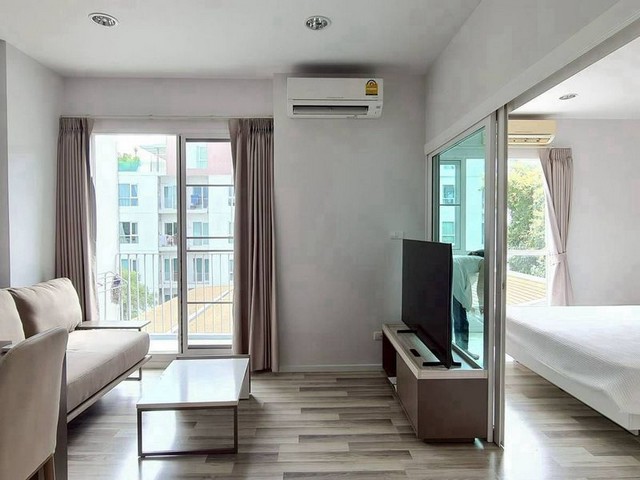 ขายด่วน! เพียง 2.45 ล้าน #NORTH8 @SERENE LAKE | 35 ตร.ม. คอนโดทำเลดี บรรยากาศสงบ เป็นส่วนตัว รายล้อมด้วยพื้นที่สีเขียวและทะเลสาบ เหมาะทั้ง อยู่อาศัยเอง / ซื้อปล่อยเช่า / ลงทุนระยะยาวชั้น 4 ตึก Bขนาด 35 ตร.ม.1 ห้องนอน | 1 ห้องน้ำราคาขายเพียง 2.45 ล้านบาท | ต่อรองได้North 8 Condo @ Serene Lake, เชียงใหม่จุดเด่นทำเลใกล้ สนามบินเชียงใหม่ เดินทางเข้า–ออกเมืองสะดวกใกล้ Central Chiang Mai Airportใกล้ Big C / Makro / ตลาดสด / ร้านอาหารและคา