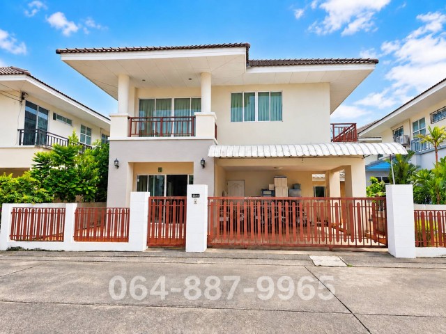 บ้านเดี่ยว 2 ชั้น วัชรพล–สายไหม ราคา 4.3 ล้าน!บ้านพื้นที่กำลังดี ทำเลเดินทางสะดวก ใกล้รถไฟฟ้าสายสีเขียว + ทางด่วน ใครกำลังหาบ้านสำหรับครอบครัว แนะนำหลังนี้เลยค่ะหมู่บ้านธัญรดา วัชรพล (Thanrada Watcharapol)ถนนเพิ่มสิน แขวงคลองถนน เขตสายไหม กรุงเทพฯ- เนื้อที่ 50.1 ตารางวา- 3 ห้องนอน- 3 ห้องน้ำ- จอดรถได้ 2 คัน- แถมแอร์ 4 เครื่อง- ปั๊มน้ำ + แท็งก์น้ำจุดเด่นคือทำเลเดินทางเข้า–ออกสะดวก ใ�