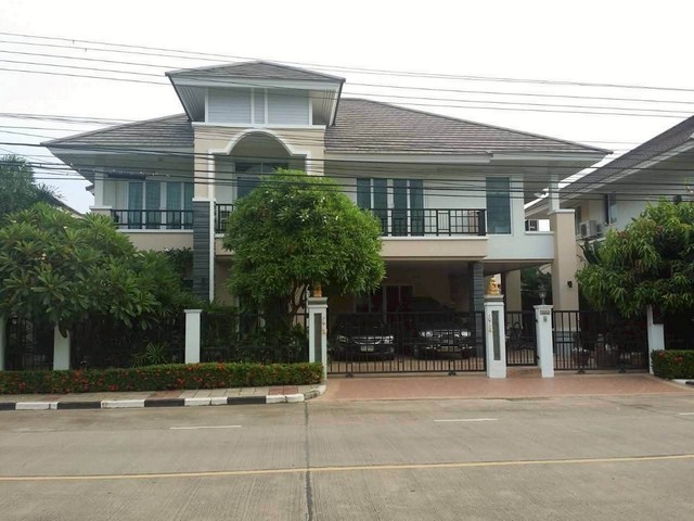 RH02385 บ้านเดี่ยว 100 ตารางวา 450 ตารางเมตร 5 ห้องนอน 5 ห้องน้ำ หมู่บ้านงามเจริญ โครงการ 7 ใกล้เซ็นทรัลพระราม 2หมู่บ้านงามเจริญ โครงการ 7ที่ตั้ง แขวงท่าข้าม เขตบางขุนเทียน กรุงเทพมหานคร 10150บ้านเดี่ยว 100 ตารางวา 450 ตารางเมตร 5 ห้องนอน 5 ห้องน้ำ  ครัวใน + ครัวนอก ห้องพระ ห้องคาราโอเกะ ห้องรับแขก ห้องรับประทานอาหาร จอดรถในบ้าน 4 คัน + หน้าบ้าน 4 คันขายเพียง 16.9 ล้านบาท (ต่อรองได้)ราคาเ�
