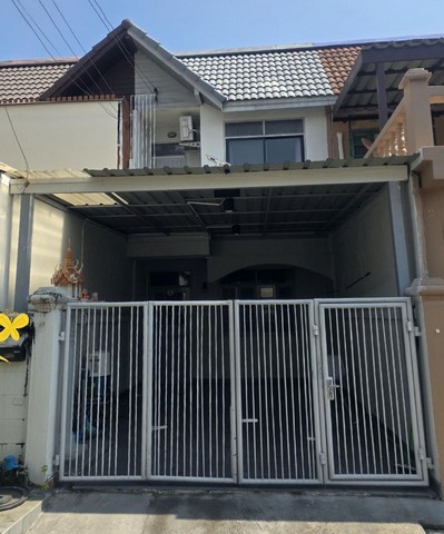 ให้เช่าทาวน์เฮ้าส์2ชั้น  #บ้านเช่าดอนเมือง  พื้นที่20ตรว. 2ห้องนอน 2ห้องน้ำ1ห้องโถงนั่งเล่น  1ห้องครัว เฟอร์นิเจอร์บางส่วน แอร์2ตัวจอดรถ1คัน อยู่โครงการ ดอนเมืองวิลล่า ถ.สรงประภา แขวงสีกัน เขตดอนเมือง  กรุงเทพฯ10210- เดินทางเข้า-ออกเมืองได้สะดวก ใกล้ทางด่วนศรีสมาน และ ทางยกระดับ โทลเวย์เชื่อมต่อไปเส้นรังสิต และ นนทบุรี ได้สะดวก - ใกล้สนามบินดอนเมือง และ ศูนย์ราชกา