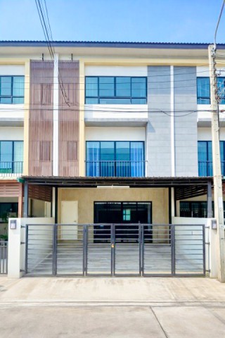 วงแหวน-บางแค MRTหลักสอง 750ม. ทาวน์โฮมหรู 3 ชั้น 3 นอน 3 น้ำ 20 ตร.ว. 160 ตร.ม. 19,999 บาท-เดือน  ดีไซน์ Modern Façade เหมาะอยู่อาศัยโฮมออฟฟิศ หรือสถาบันสอนพิเศษ ใกล้เดอะมอลล์ บางแค 1 กม. สถานศึกษา รพ. และแหล่งช้อปปิ้ง ทำเลศักยภาพย่านหลักสอง บางแค  เชื่อมต่อถนนหลักหลายสาย เดินทางเข้า-เมืองได้สะดวก Ring Road-BangKhae MRT LakSong.750m. Luxury 3-story townhome  3bed  3bath. Land area 20 sq.wa. usable area 160 sq.m.  Modern Façade design suitable for residence home office or tutoring center. Prime location near The Mall Bang Khae 1 Km.schools hospitals