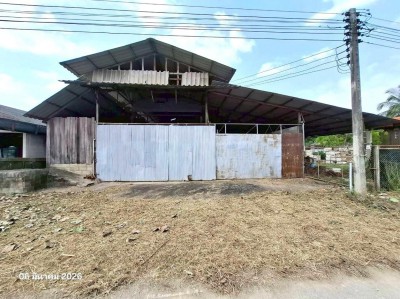 ขาย บ้านเดี่ยว/ทาวน์เฮ้าส์/คอนโด โกดัง เชียงราย  ถนน สายบ้านศรีลานนา - บ้านม่วงเจ็ดต้น (ชร.4011) ตำบล ครึ่ง อำเภอ เชียงของ จังหวัด เชียงราย  ราคาโปรโมชั่น  1,388,000    บาท    ลดจาก  1,739,000    บาท ราคาโปรโมชั่นตั้งแต่วันที่ 1 กรกฎาคม 2569 – 30 กันยายน 2569  รายละเอียดทรัพย์ -  เนื้อที่ 1-0-54.00 ไร่  พื้นที่ใช้สอย 385 ตร.ม. -  บ้านหันไปทางทิศ ใต้  พิกัดทรัพย์ : https://maps.app.goo.gl/EomH98rncCXeMfdt6  สถานที่ใกล้เคียง   -โรงเรียนบ้าน