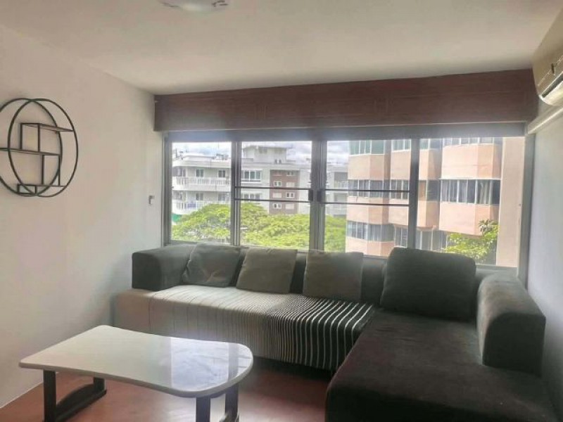 ให้เช่า 18,000 บาท/เดือน*ขาย 3.99 ล้านบาท*Hillside 3 Condo (2 ห้องนอน)ฮิลล์ไซด์ 3 คอนโด ถ.นิมมาน ซอย 8.ขนาด 88 ตรม. ชั้น 8 ที่จอดรถฟรีประตูคีย์การ์ด2 ห้องนอน2 ห้องน้ำ.เฟอร์นิเจอร์ครบ• เตียง+ที่นอน• ตู้เสื้อผ้า• โต๊ะเครื่องแป้ง• แอร์• โต๊ะกินข้าว• smartทีวี+ตู้วางทีวี• ตู้เย็น• โคมไฟ• ซิงค์ล้างจาน• โต๊ะทำงาน• ไมโครเวฟ เตาไฟฟ้า• เครื่องซักผ้า• เครื่องทำน้ำอุ่น.18,000 บาท / เดือนประกัน 2 เดือน ล่วง