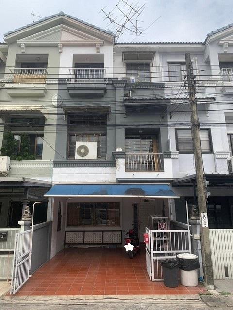 ให้เช่าทาวน์โฮม 3 ชั้น บ้านกลางเมือง เหม่งจ๋าย ลาดพร้าว 80 หน้าบ้านไม่ชนใคร ใกล้เลียบด่วน ( ไม่รับคนจีน )ราคาเช่า 28,000 บาท / เดือน ( รวมค่าส่วนกลาง )ที่ตั้ง ถนนลาดพร้าว ซอยลาดพร้าว 80 แขวงวังทองหลาง เขตวังทองหลาง กรุงเทพมหานครติดต่อ : คุณภัสพงณ์ 0634098164Line : deedaa24https://www.facebook.com/profile.php?id=61581484955548เนื้อที่ 21 ตารางวา พื้นที่ใช้สอย 200 ตารางเมตร จำนวน 3 ชั้น 3 ห้องนอน 4 ห้องน้ำ ที่จอดรถมากกว่า 3 คันหน�