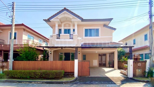 รหัสทรัพย์&nbsp;N0741บ้านเดี่ยว เดอะแกรนด์ พระราม 2 ตกแต่งสวย ฟังก์ชันครบที่ตั้ง : ถนนพระรามที่ 2 ตำบลพันท้ายนรสิงห์ อำเภอเมืองสมุทรสาคร จังหวัดสมุทรสาคร 74000รายละเอียดทรัพย์&nbsp;- บ้านเดี่ยว&nbsp;2&nbsp;ชั้น ขนาดพื้นที่ 52.5 ตารางวา พื้นที่ใช้สอย 170 ตารางเมตร&nbsp;- 3&nbsp;ห้องนอน, 3&nbsp;ห้องน้ำ, 1 ห้องรับแขก, 1&nbsp;ห้องครัว, 2&nbsp;ที่จอดรถ&nbsp;-&nbsp;แอร์ 4 เครื่อง, เครื่องทำน้ำอุ่น 3 เครื่อง, ติดตั้งผ้าม่านทั�
