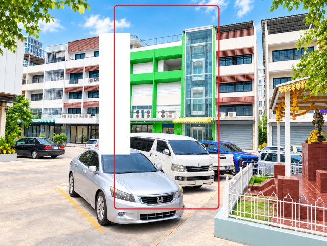 จอดรถได้ 5 คัน กำลังติดตั้งลิฟท์ด้านหน้า 8นอน 4น้ำ รพ.รามคำแหง 400ม. The Mall อาคารพาณิชย์ 4.5 ชั้น 3 คูหา 720 ตร.ม. 52 ตร.ว.  ค่าเช่า 58,999 บาทต่อเดือนa front lift installation 8Beds 4Bathrooms The Mall Ramkhamhaeng Hospital.400m. 4.5-storey commercial building comprising 3 connected units, offering 720 sq.m. of usable space on 52 sq.wah of land, parking for 5 cars, . Monthly rent 58,999 Bahtถนนรามคำแหง18-28 ศรีนครินทร์ ลาดพร้าว แขวงหัวหมาก เขตบางกะปิ กรุงเทพมหานคร52 ตร.วา. 720 ตร.ม.52 sq.wah 720 sq.m.อาคารพาณิชย์ 3 คูหา สูง 4.5 ชั้น พื้นที่ใช้สอยรวม 720 ตร.ม. เหม�