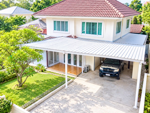 aa10นอน ใกล้สัมมากร มาร์เก็ต Makro รามคำแหง110-112 โรงเรียนเตรียมอุดมศึกษาน้อมเกล้า 100 ตร.ว. 550 ตร.ม. รถ 6 ล้อเข้าออกได้ มีโกดังขนาดใหญ่ ลานจอดรถ 2–4คัน เหมาะทำ Home Office สำนักงาน คลังสินค้า โรงงานขนาดเล็ก หรือผลิตสินค้า OEM ค่าเช่า 10Beds near Sammakorn Market TriamUdom Nomklao Sch Makro Ramkhamhaeng110-112  Warehouse 2Storey House for Rent 29,99 Baht per month   3Baths  100sq.w. 550sq.m. large warehouse, parking for 2–4 cars, and 6-wheel truck access. Suitable for a Home Office, office, warehouse, small factory, or OEM production. ถนนรามคำแหง แขวงสะพานสูง เขตสะพานสูง กรุ�