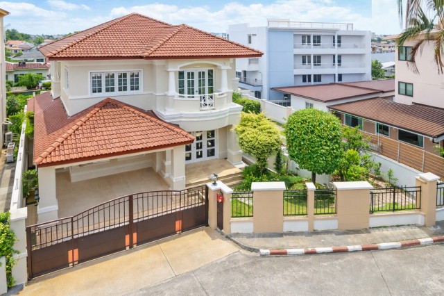 คฤหาสน์ ใหญ่ 110 ตร.ว.ใกล้ MRT ศรีด่าน29,998บาทต่อเดือน บ้าน4นอน แม็คโคร ศรีนครินทร์ 1.4 กม. 4น้ำ และโรงเรียนนานาชาติสิงคโปร์สุวรรณภูมิ  พื้นที่ใช้สอย 440 ตร.ม. เฟอร์นิเจอร์ครบ เหมาะสำหรับครอบครัวใหญ่ ทำเลศรีนครินทร์ บางแก้ว เดินทางสะดวก ใกล้ห้าง โรงพยาบาล และรถไฟฟ้าสายสีเหลือง ราคาเช่า House 110 sq.wah. 4Beds MRT SiDan Makro Srinagarindra 1.4 km. Rent 29,998–34,999 Baht per month 4Baths  Singapore International School Suvarnabhumi, offering a spacious  land area with 440 sq.m. usable space. Fully furnished and suitabl