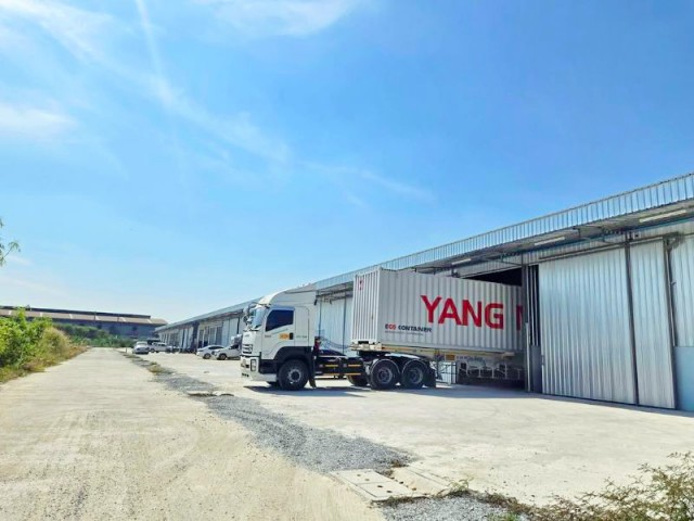 น้ำไม่ท่วม มีใบอนุญาตโรงงาน ไฟฟ้า 3 เฟส  โรงงานให้เช่า 1 ห้องออฟฟิศ 1 ห้องน้ำ  พระราม 2 กม.25 400 ม.เลียบคลองบางน้ำจืดใกล้ตลาดบางน้ำจืด 800 ม.พื้นที่ 112 ตร.ม.11,499 บาท/เดือน รถคอนเทนเนอร์เข้า-ออกได้สะดวก เหมาะสำหรับธุรกิจที่ต้องการขนส่งสินค้า วัตถุดิบ และผลิตสินค้า  ทำเลเชื่อมต่อแสมดำ พันท้ายนรสิงห์ บางกระดี่ บางน้ำจืด มหาชัย ถนนเอกชัย และโพธิ์แจ้ เดินทางเข้า-ออกพื้นที่ไ�