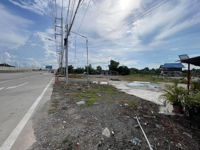 ที่ดินทำเลศักยภาพ  ติดถนนกาญจนาภิเษก อ.สามโคก จ.ปทุมธานี เข้าออกสะดวกรถใหญ่เข้าได้ สามารถทำโกดัง ศูนย์คลังสินค้า ปั๊มน้ำมัน เนื้อที่ 1 ไร่ 87 ตารางวา ขายยกแปลง  ตารางวาละ 17,000 บาท ค่าโอนคนละครึ่ง สนใจติดต่อ 094.2893646 มัสรับสายค่ะ