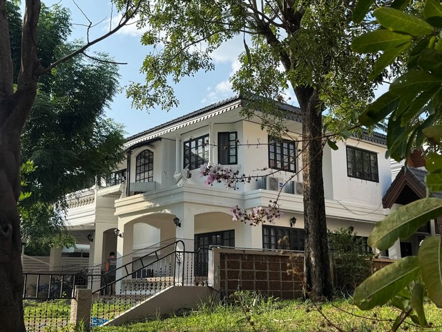 P791 ให้เช่าบ้านเดี่ยว หมู่บ้านลดาวัลย์ ศรีนครินทร์ ซอยศรีด่าน 14 ตกแต่งสวยพร้อมเข้าอยู่ราคาเช่า 90,000 บาท/เดือนติดต่อ คุณช่อผกา โทร 0616198565 LINE 0616198565สำรอง LINE 0812523279 ส่งลิ้งก์ไว้ได้เลย-ให้เช่าบ้านเดี่ยว หมู่บ้านลดาวัลย์ ศรีนครินทร์ (ซอยศรีด่าน 14)-ขนาดที่ดิน 119 ตรว. -4 ห้องนอน 5 ห้องน้ำ -1 ห้องอเนกประสงค์-1 ห้องแม่บ้าน 1 ห้องน้ำแม่บ้าน-จอดรถได้ 3 คันที่ตั้ง ซอย หมู่บ้านลัดดาวัลย์ ตำบล �