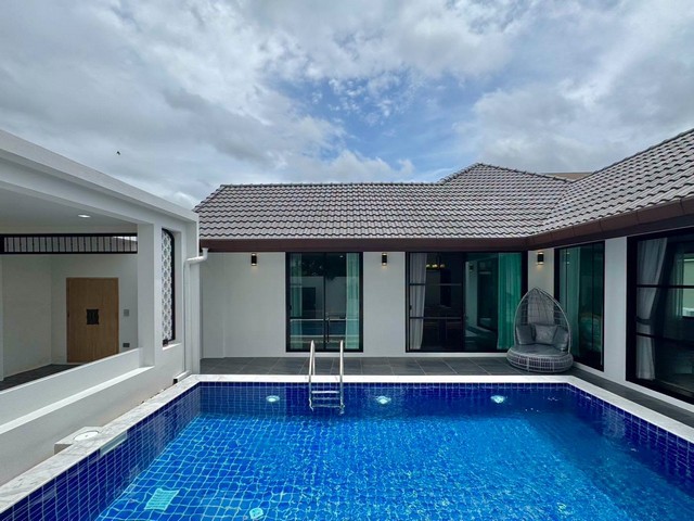 ลดราคาพิเศษเหลือเพียง 7.9 ล้าน 100 ตรว. #หมู่บ้านวังตาล #หางดง – #สันผักหวาน บ้านสวยทำเลคุณภาพ บนที่ดินขนาดใหญ่ บรรยากาศร่มรื่น เป็นส่วนตัว พร้อมพื้นที่ใช้สอยกว้างขวาง ใกล้เมืองและสิ่งอำนวยความสะดวกรายละเอียดที่ดิน 100 ตารางวาพื้นที่ใช้สอย 230 ตารางเมตร3 ห้องนอน 3 ห้องน้ำ2 ที่จอดรถสิ่งอำนวยความสะดวกภายในโครงการสระว่ายน้ำส่วนกลางสโมสรฟิตเนสสวนสาธารณะและพื้นที�