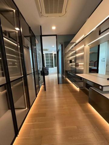 ขาย #บ้านเดี่ยว หมู่บ้านวีเว่ เอกมัย รามอินทรา ซอยโยธินพัฒนา 3  #ใกล้เซ็นทรัลอีสวิลล์ #ย่านโยธินพัฒนา ราคาขาย : 43,000,000 บาท *รวมเฟอร์ตามรูป และค่าโอนคนละครึ่ง#รายละเอียดประเภททรัพย์ : บ้านเดี่ยว 3 ชั้น #หลังมุมหมู่บ้าน : วีเว่ เอกมัย รามอินทราขนาด : 74 ตารางวาพื้นที่ใช้สอย : 371 ตรม.จำนวนห้อง : 4 ห้องนอน 5 ห้องน้ำ ห้องนอนใหญ่ สไตล์เพนส์เฮาส์พร้อมอ่างจากุซซี่ที่โถงระเบียงขนา�
