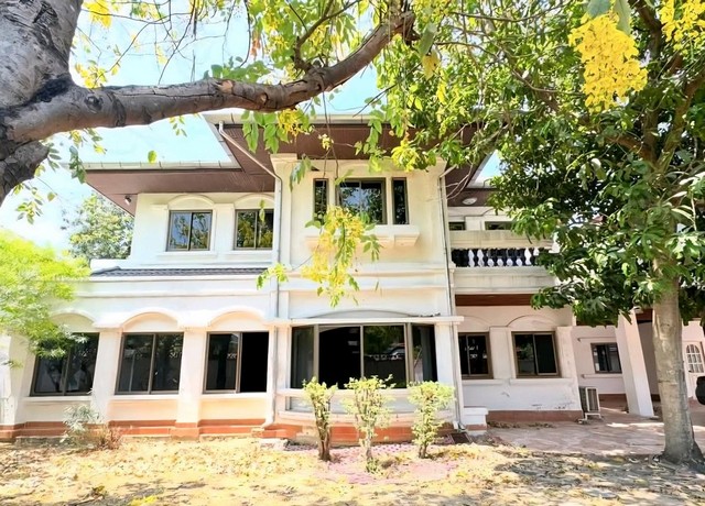 บ้านเดี่ยว2ชั้น 150ตรว.ระเบียง#บ้านเช่านนทบุรี•4ห้องนอน 4ห้องน้ำ•1ห้องแม่บ้าน •1ห้องรับแขก• 1ห้องครัวbuilt in และครัวด้านนอก•เฟอร์นิเจอร์built inตู้เสื้อผ้าทุกห้องแอร์ 8ตัวจอดรถได้4คันส่วนกลาง ระบบรักษาความปลอดภัย24ชม.อยู่ถนน รัตนาธิเบศร์(ซอยท่าอิฐ) จ. นนทบุรี • ใกล้สถานีรถไฟฟ้าสายสีม่วงสถานีไทรม้า•ใกล้สะพานพระนั่งเกล้า,เซ็นทรัลเวสเกต,เซ็นทรัลพลาซ่ารัตนาธิเบศร์,สน�