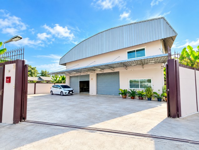 ประชาอุทิศ48-56 ทุ่งครุ โกดัง โรงงาน และออฟฟิศ 44,999 บาท-เดือน ใกล้ตลาดสดทุ่งครุพลาซ่า 2.2 กม. 2งาน 360ตร.ม. น้ำไม่ท่วม 44,998บาท/เดือน พร้อมพื้นที่อเนกประสงค์ ห้องพักพนักงาน และที่จอดรถหลายคัน เหมาะสำหรับธุรกิจ โรงงาน คลังสินค้า สำนักงาน และที่พักอาศัยในพื้นที่เดียวกัน ทำเลประชาอุทิศ 50-56 ใกล้เมเจอร์ ฮอลลีวูด สุขสวัสดิ์ 2.3 กม.สถานศึกษา รพ.และแหล่งช้อปปิ้ง เดินทางสะดวก ถนนปร