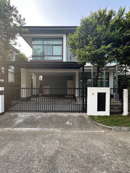 #ขายบ้านเดี่ยวเพิ่งรีโนเวทเสร็จ สดๆร้อนๆไม่เคยปล่อยเช่ามาก่อน #เศรษฐสิริ ศรีนครินทร์–พระราม 9ตั้งอยู่บน ถนนกรุงเทพกรีฑา เดินทางสะดวก #ใกล้โรงเรียนนานาชาติหลายแห่ง #ใกล้สนามบิน #โครงการคุณภาพ : เศรษฐสิริ ศรีนครินทร์–พระราม 9 (ถนนกรุงเทพกรีฑา)#ราคาพร้อมอยู่ 11 ล้านบาทค่าใช้จ่ายวันโอน 50:50รายละเอียดบ้าน- 3 ห้องนอน 3 ห้องน้ำ- 1 ห้องครัว- 1 ห้องนั่งเล่น- ขนาดพื้นที่ 52 ตร�