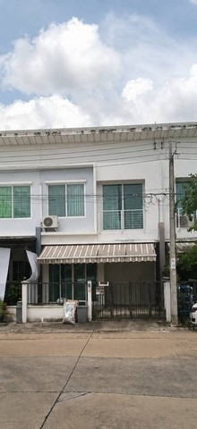 ขาย ทาวน์โฮม The Pleno Suksawad 30  แขวงบางะกอก เขตราษฎร์บูรณะ  กรุงเทพฯขนาด 19 ตารางวา 3 ห้องนอน / 2 ห้องน้ำ จอดรถได้ 2 คัน (จอดรถในบ้านได้ 1 คัน หน้าบ้าน 1 คัน) สภาพใหม่ พร้อมเข้าอยู่ ตัวบ้านถูกออกแบบให้โล่ง โปร่งเย็น เพดานสูงจากพื้น 2.8 ม. หลังคามีฉนวนกันความร้อน - สภาพใหม่ หน้าบ้านไม่มีบ้านตรงข้าม - พร้อมเฟอร์ แอร์ 2 ตัว , แท็งค์น้ำ - บรรยากาศภายในหมู่บ้านร่มรื่น น่าอยู่- เหมาะกับผู้�