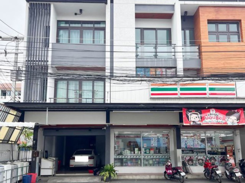 ขาย 12 ล้านบาท*อาคารพาณิชย์ 3 ชั้น (ซอยวัดกู่เต้า)ทำเล เส้น ม.ราชภัฏเชียงใหม่ฟรีค่าโอน | ต่อรองได้.รายละเอียดทรัพย์• ที่ดินประมาณ 25 ตร.ว.• พื้นที่ใช้สอยประมาณ 240 ตร.ม.• อาคารสูง 3 ชั้น• 3 ห้องน้ำ• ทำเลไม่มีประวัติน้ำท่วม 100%.ฟังก์ชันภายในชั้น 1• พื้นที่โล่ง• 1 ห้องน้ำ• ห้องครัว.ชั้น 2• พื้นที่โล่ง• 1 ห้องน้ำ.ชั้น 3• 2 ห้องนอน• 1 ห้องน้ำ.ทำเลเด่นมากซ้ายติด 7-Elevenขวาติด Big Cใกล้มหาวิ�