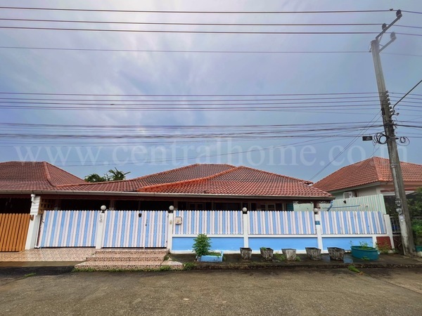 รหัสทรัพย์ : N1304บ้านเดี่ยว หมู่บ้าน เสนากรีนวิลล์&nbsp;รังสิต - คลอง 11&nbsp;ที่ตั้ง :&nbsp;ถนนรังสิต - นครนายก ตำบลบึงน้ำรักษ์ อำเภอธัญบุรี จังหวัดปทุมธานี 12110รายละเอียดทรัพย์- บ้านเดี่ยว 1&nbsp;ชั้น ขนาดพื้นที่ 50.3&nbsp;ตารางวา พื้นที่ใช้สอย&nbsp;95&nbsp;ตารางเมตร- 2&nbsp;ห้องนอน, 2&nbsp;ห้องน้ำ, 1 ห้องนั่งเล่น, 1 ห้องครัว, 1 ที่จอดรถ- พื้นปูกระเบื้อง, หน้าบ้านต่อเติมหลังคา, ต่อเติมห้องเก็บของ- หน้าบ้านหั�