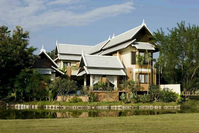 #โซนดอยสะเก็ด ให้เช่า 130,000 บาท/เดือน ขายด่วน 25 ล้าน Luxury Pool Villa ในโครงการ Flora Villeบ้านหลังใหญ่พร้อม สระว่ายน้ำส่วนตัวระบบเกลือ บนที่ดินขนาดใหญ่ 249 ตร.วา เหมาะสำหรับครอบครัวใหญ่ บ้านพักตากอากาศ หรือการลงทุนปล่อยเช่าระยะยาวรายละเอียดทรัพย์• ที่ดิน 249 ตร.วา• 5 ห้องนอน | 6 ห้องน้ำ• ห้องครัวแยก• ห้องแม่บ้าน• ที่จอดรถ 3 คัน• สระว่ายน้ำระบบเกลือ ขนาด 3.5 × 12 × 1.5 ม.• โครงการมีระบบรักษาค�