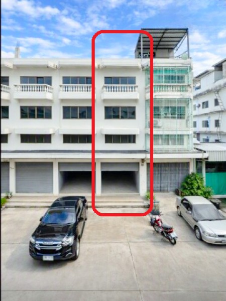 ตลาดอินดี้315ม. ตลาดอีคิวไนท์ 1 กม.อาคารพาณิชย์ 2 นอน 2 น้ำ ที่ดิน 20 ตร.ว.พื้นที่ใช้สอย 200 ตร.ม.ตึก 3 ชั้นพร้อมชั้นลอย 1 คูหา เหมาะสำหรับเก็บสินค้า ทำโกดัง หรือโรงงานขนาดเล็ก สะแกงาม31-39 บางขุนเทียนใกล้ไทยพันธุ์แท้สะแกงาม 1 กม.ทางด่วน และแหล่งชุมชนสำคัญ เดินทางสะดวก เชื่อมต่อถนนหลักหลักหลายสาย 8,199 บาทต่อเดือน Indy Market 315 M. 1 km. from EQ Night Market SakaeNgam31-39 Bang Khun Thian this 3-story commercial building single unit features a mezzanine 2 bed and 2 bath. It sits on 