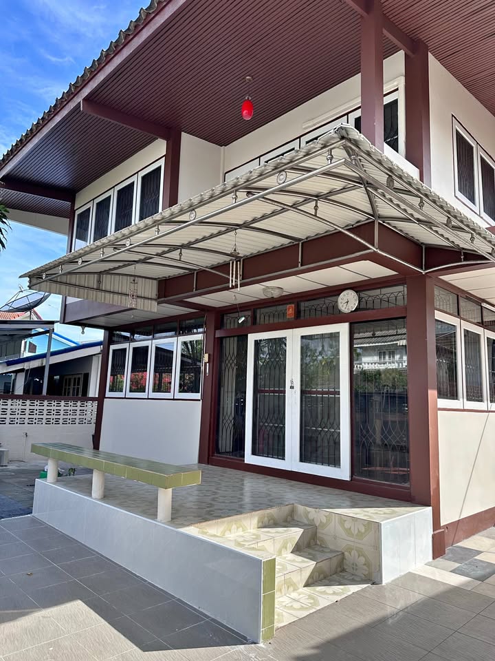  RHT2782ให้เช่าบ้านเดี่ยว เดินเพียง 7 นาทีถึง BTS สายหยุด  เลี้ยงสัตว์นอกบ้านได้ ซอยพหลโยธิน 69/2 ใกล้ดอนเมืองโทลล์เวย์, ตลาดยิ่งเจริญและCentral รามอินทรา  เนื้อที่ 60 ตร.ว. พื้นที่ใช้สอย 240 ตร.ม.3 ห้องนอน 2ห้องน้ำ ที่จอดรถภายในบ้าน 3 คันติดต่อAgent : คุณเจี๊ยบ 092-851-6969ID Line :keti2522  **เลี้ยงสัตว์นอกบ้านได้**ราคาเช่า 24,000/เดือนสัญญาเช่า 1 ปี เงินประกัน 2 เดือน ค่าเช่าล่วงหน้า 1 เดือนที่ตั้ง ซอยพหลโยธิน