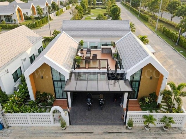 รหัสทรัพย์ : N1594บ้านเดี่ยว หมู่บ้าน The Nortica Home 11 (เดอะ นอดิก้า โฮม 11) พระพุทธบาท สระบุรีที่ตั้ง :&nbsp;ตำบลพระพุทธบาท อำเภอพระพุทธบาท จังหวัดสระบุรี 18120รายละเอียดทรัพย์- บ้านเดี่ยว ชั้นเดียว หน้าบ้านไม่ตรงกับเพื่อนบ้าน ขนาดเนื้อที่ 91 ตารางวา พื้นที่ใช้สอย 359 ตารางเมตร- 3 ห้องนอน, 2 ห้องน้ำ, 1 ห้องครัว, 1 ห้องโถง กั้นห้องเป็นสัดส่วนสวยงาม, 2 ที่จอดรถ-&nbsp;หน้าบ้านไม่ตรงกับเพื่อนบ้า�