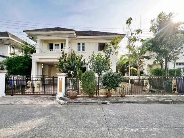 ขายบ้านเดี่ยว 2 ชั้น 81 ตรว. โคโลเนี่ยลสไตล์ หมู่บ้าน Perfect Place รามคำแหง 164 บ้านบ้านทิศเหนือ บรรยากาศดี ใกล้โรงเรียนนานาชาติร่วมฤดีติดต่อ:: ชยา โทร/ID Line:: 0942823961Link Line:: https://line.me/ti/p/3xFA1An8Kcรหัส# T26-1266บ้านเดี่ยว 2 ชั้น โคโลเนี่ยลสไตล์ หมู่บ้าน Perfect Place รามคำแหง 164o บ้านบรรยากาศดี ทิศเหนือ เหมาะสำหรับครอบครัวที่มองหาความเป็นส่วนตัวo เนื้อที่ 81 ตารางวาo พื้นที่ใช้สอย 324 ตารางเมตรo 4 ห้องนอน 4 ห้องน้ำo 