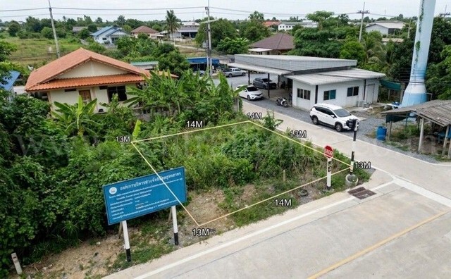 รหัสทรัพย์ : N1271ที่ดิน&nbsp; ขายที่ดินเปล่า ใกล้วัดท่าไม้ ติดถนนคอนกรีต แปลงมุมที่ตั้ง: ถนนเศรษฐกิจ1 ซอยปล่องเหลี่ยม3 ตำบลท่าไม้ อำเภอกระทุ่มแบน จังหวัดสมุทรสาครรายละเอียดทรัพย์- ขนาดที่ดิน 50 ตร.วา หน้ากว้างติดถนนคอนกรีตเข้า-ออกสะดวก- ที่ดินสภาพดีถมแล้ว พร้อมพัฒนา- หน้ากว้าง 14.40 เมตร ลึก 13 เมตร ทิศตะวันตกเฉียงใต้- ถนนกว้าง เหมาะสำหรับสร้างบ้านพักอาศัย โกดังสินค้า 
