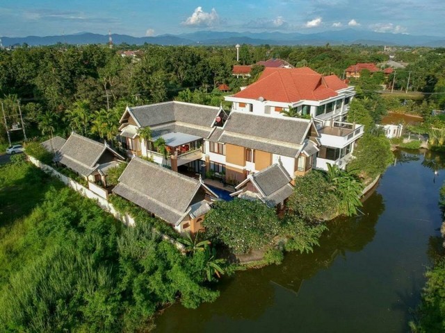 #โซนดอยสะเก็ด ให้เช่า 130,000 บาท/เดือน ขายด่วน 25 ล้าน Luxury Pool Villa ในโครงการ Flora Villeบ้านหลังใหญ่พร้อม สระว่ายน้ำส่วนตัวระบบเกลือ บนที่ดินขนาดใหญ่ 249 ตร.วา เหมาะสำหรับครอบครัวใหญ่ บ้านพักตากอากาศ หรือการลงทุนปล่อยเช่าระยะยาวรายละเอียดทรัพย์ที่ดิน 249 ตร.วา5 ห้องนอน | 6 ห้องน้ำห้องครัวแยกห้องแม่บ้านที่จอดรถ 3 คันสระว่ายน้ำระบบเกลือ ขนาด 3.5 × 12 × 1.5 ม.โครงการมีระบบรักษาความปลอดภั�