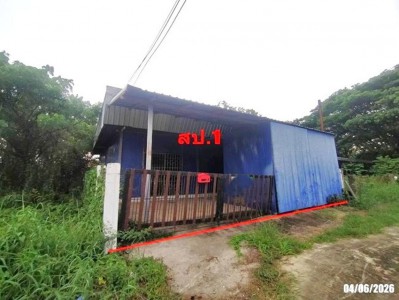 ขาย บ้านเดี่ยว/ทาวน์เฮ้าส์/คอนโด โกดัง อุดรธานี ซอย จันทร์สว่าง ถนน ราชสุดา ตำบล บ้านจั่น อำเภอ เมืองอุดรธานี จังหวัด อุดรธานี  ราคาโปรโมชั่น  1,293,000    บาท    ลดจาก  1,768,000    บาท ราคาโปรโมชั่นตั้งแต่วันที่ 1 กรกฎาคม 2569 – 30 กันยายน 2569  รายละเอียดทรัพย์ -  เนื้อที่ 50.00  ตารางวา  พื้นที่ใช้สอย 141 ตารางเมตร -  บ้านหันไปทางทิศ ตะวันออกเฉียงเหนือ  พิกัดทรัพย์ : https://maps.app.goo.gl/eZewKF67QHqfiSxw7  สถานที่ใกล้เ�