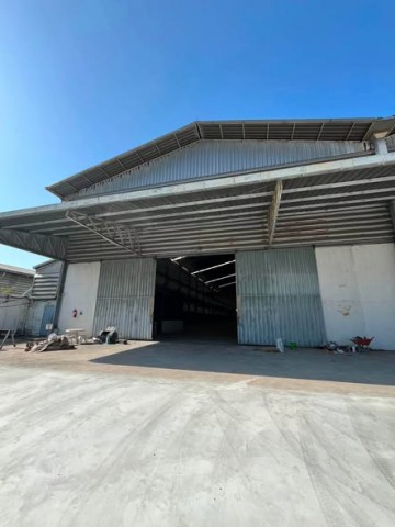 AOM 3165โกดังพร้อมออฟฟิศ @บางพลี ให้เช่าWarehouse with Office Bang Phli For rentพร้อมเข้าใช้งาน  เหมาะสำหรับเก็บของ คลังสินค้า โชว์รูมรถ เพราะพื้นที่ใหญ่มาก ????Location : บางพลี ถนนเทพารักษ์ ต.บางพลีใหญ่ จังหวัดสมุทรปราการค่าเช่า : 350,000 บาท/เดือน  (ไม่รวมภาษีหัก ณ ที่จ่าย) ขนาด : 2,280 ตารางเมตร , พร้อมออฟฟิศในตัว  เครน 5 ตัน | 2 ตัว  สูง 13 เมตร | ยาว 114 เมตร  | กว้าง 20 เมตร  พื้นรับน้ำหนักได้ไม่เกิน 5 ตัน / ตรม  ผังที่ดิ�