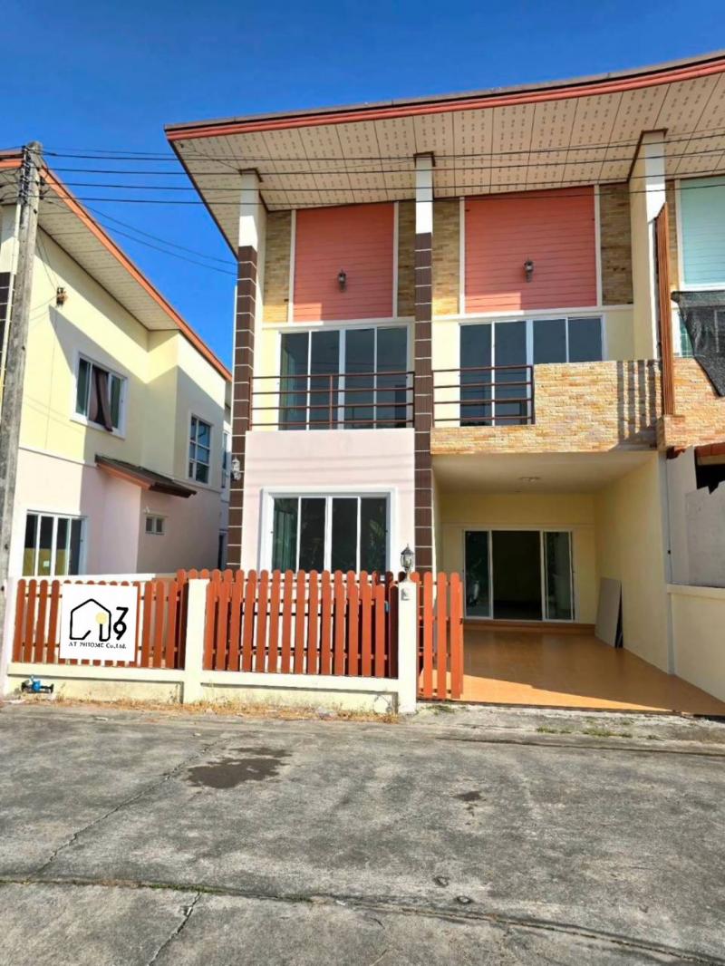 ให้เช่าทาวน์โฮม 2 ชั้น 4 ห้องนอนใจกลางเมืองระยอง บ้านเปล่า  ราคาเช่า 15,000/เดือน  รายละเอียดบ้าน 19 ตร.ว.4 ห้องนอน3 ห้องน้ำ 1 ที่จอดรถ ไม่มีเฟอร์นิเจอร์  ไม่มีแอร์  สถานที่ใกล้เคียง ปตท.เชิงเนิน ถนนสุขุมวิท ที่ว่าการอำเภอเมืองนครระยอง โรงเรียนอนุบาบระยอง โรงพยาบาลระยองหัสทรัพย์ 7969233 สนใจ / สอบถาม / นัดดูบ้าน ติดต่อมาเลยคร้าAdd line id : @79home หรือกดเพิ่มเพื่อนคลิก https://lin.ee/2mr4Q19ทักแชทเ�