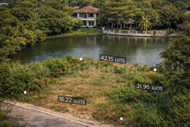 รหัสทรัพย์ : N1132ที่ดินเปล่า ถมแล้ว 105.2 ตร.วา หมู่บ้าน การ์เด้นลากูน่า - ฉะเชิงเทรา ติดทะเลสาบที่ตั้ง&nbsp;: ตำบลคลองหลวงแพ่ง อำเภอเมืองฉะเชิงเทรา จังหวัดฉะเชิงเทรา 24000รายละเอียดทรัพย์&nbsp;-&nbsp;ที่ดินเปล่า ถมแล้ว เนื้อที่ 105.2 ตารางวา, หน้ากว้าง17 เมตร ลึก 27 เมตร- หันทาง ทิศตะวันออกเฉียงเหนือ (รับแดดเช้า ไม่ร้อนแดดบ่าย)-&nbsp;โครงการนำ ระบบสายไฟฟ้าลงใต้ดินทั้งโครงการ-&nbsp;ด้านหลังท�