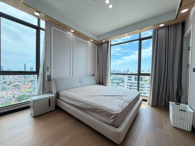BS1078 ขายคอนโดหรู Supalai Oriental Sukhumvit 39 สุขุมวิท 39 ห้องใหญ่ 365 ตร.ม. Foreign Quotaติดต่อ Agent คุณบัว Buaโทร 093 646 4597LINE ID Bua093ราคาขาย 70,000,000 บาทขายคอนโดหรูขนาดใหญ่ในทำเลสุขุมวิท 39 โครงการ Supalai Oriental Sukhumvit 39 ห้องกว้างถึง 365 ตารางเมตร เหมาะสำหรับครอบครัวขนาดใหญ่ ผู้ที่ต้องการพื้นที่ใช้สอยมากเป็นพิเศษ และผู้ซื้อชาวต่างชาติที่ต้องการถือครองคอนโดใน Foreign Quotaราคาขาย 70,000,000 บาทเจ้าของออกค่าโอนกรรมสิทธิ์ให้ทั้งหมด�