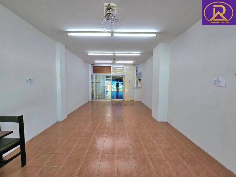 LVD-KJ01 : ขายถูกอาคารพาณิชย์ ติดถนนบ้านสวน 9 ทำเลดี เหมาะทำธุรกิจ สามารถปล่อยเช่าเป็นห้องๆ ได้  ต.บ้านสวน อ.เมืองชลบุรี จ.ชลบุรี อาคารพาณิชย์ติดถนนบ้านสวน 9 ทำเลดีเหมาะทำธุรกิจ*มีที่จอดรถได้ทั้งหน้าร้านและหลังร้านได้* หน้ากว้าง 4 เมตร ลึก 12 เมตร *พื้นที่ 20 ตารางวา พื้นที่ใช้สอย 144 ตารางเมตร*มี 4 ห้องนอน 3 ห้องน้ำ*ห้องนอน 4 ห้อง สามารถทำเป็นห้องพักปล่อยเช่าได้สถานที่ใกล้