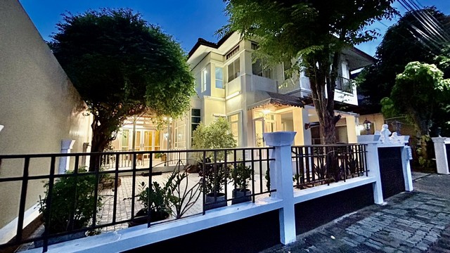 ให้เช่า บ้านเดี่ยว หมู่บ้านฟ้ากรีนพาร์ค ลาดพร้าว 101 Baan Fah Green Park Ladprao 101 ใกล้เลียบด่วน เกษตรนวมินทร์ นวมินทร์111 โยธินพัฒนา โพธิ์แก้วรหัส P484ราคาเช่า 60,000 บาท/เดือน ประกัน 2 เดือน ล่วงหน้า 1 เดือน*ไม่รับสัตว์เลี้ยงทุกชนิดติดต่อ คุณช่อผกา โทร 0616198565 LINE 0616198565สำรอง LINE 0812523279 ส่งลิ้งก์ไว้ได้เลย-บ้านเดี่ยว 2 ชั้น หมู่บ้านฟ้ากรีนพาร์ค ถนนลาดพร้าว 101 -พื้นที่กว้างขวาง 70 ตารางวา -พร้อมเฟอร์นิเ�